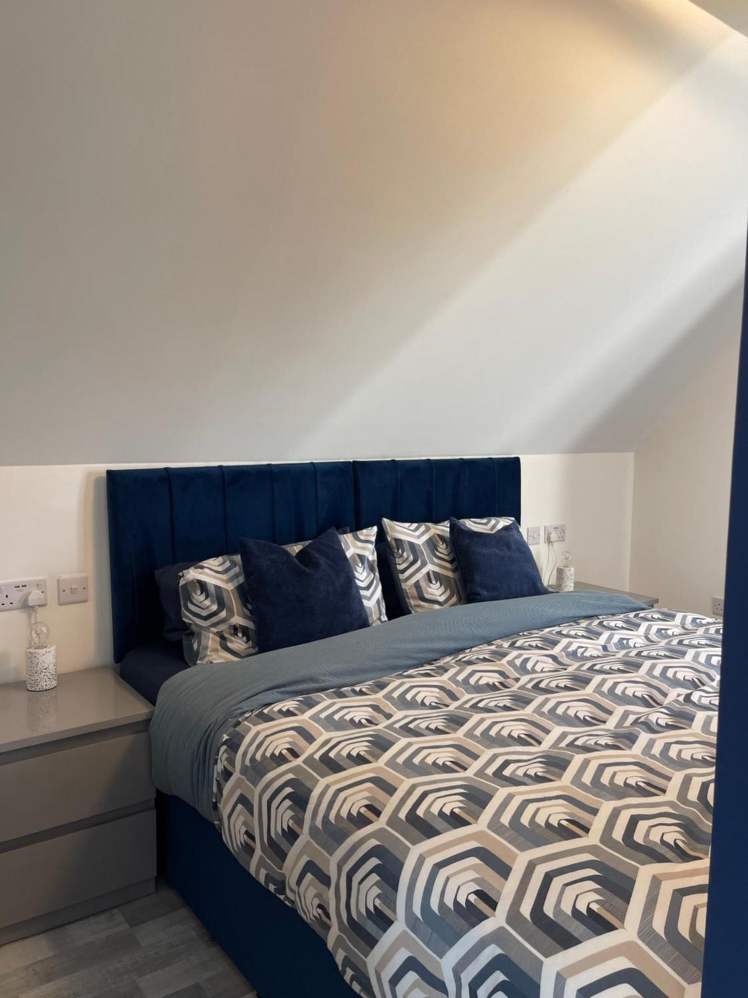 Lochside Loft - Self Catering Apartment For 2 In A Great Location For Inverness Airport And Both Cabot Highlands & Nairn Golf Courses Exteriör bild