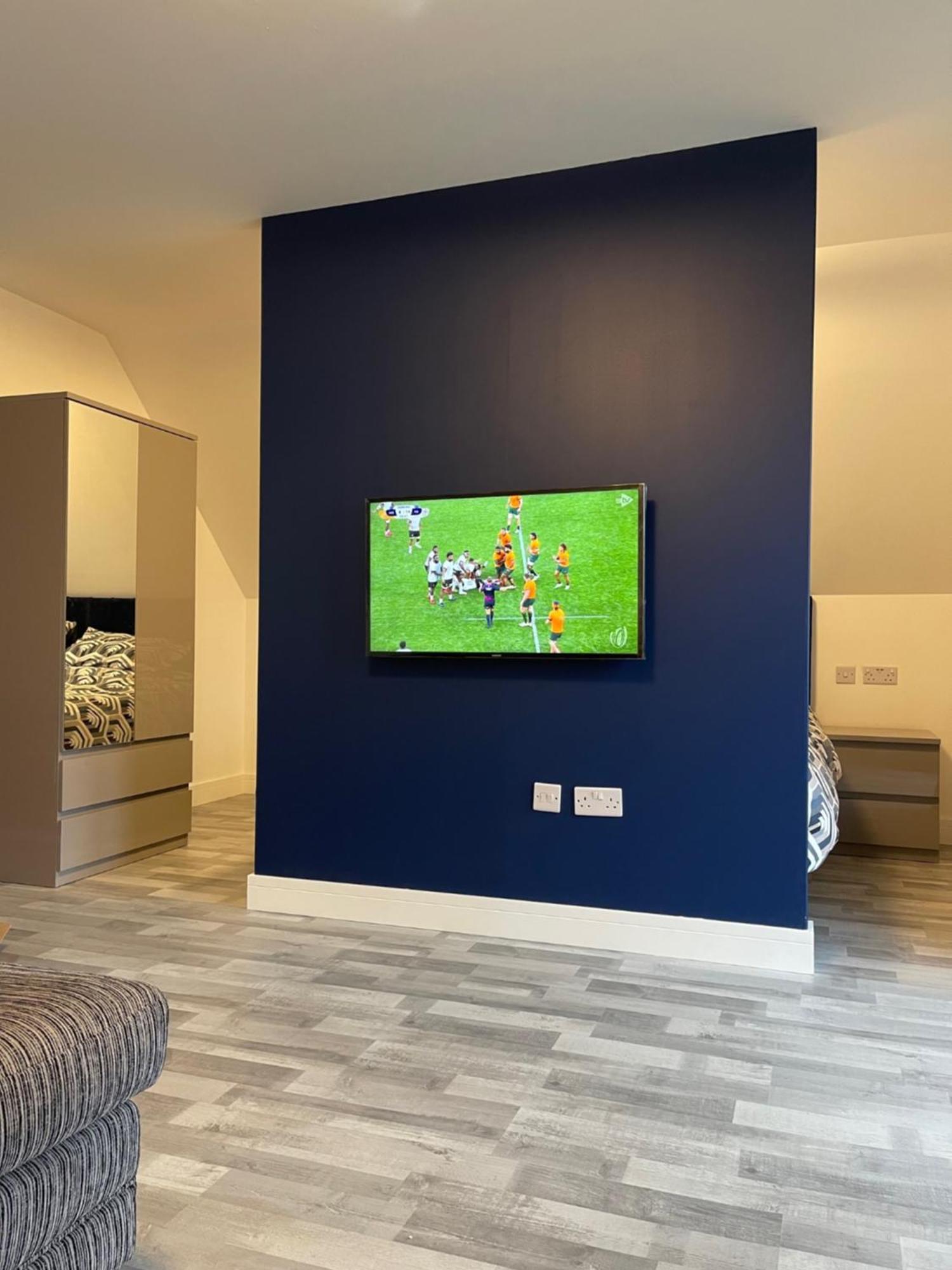 Lochside Loft - Self Catering Apartment For 2 In A Great Location For Inverness Airport And Both Cabot Highlands & Nairn Golf Courses Exteriör bild