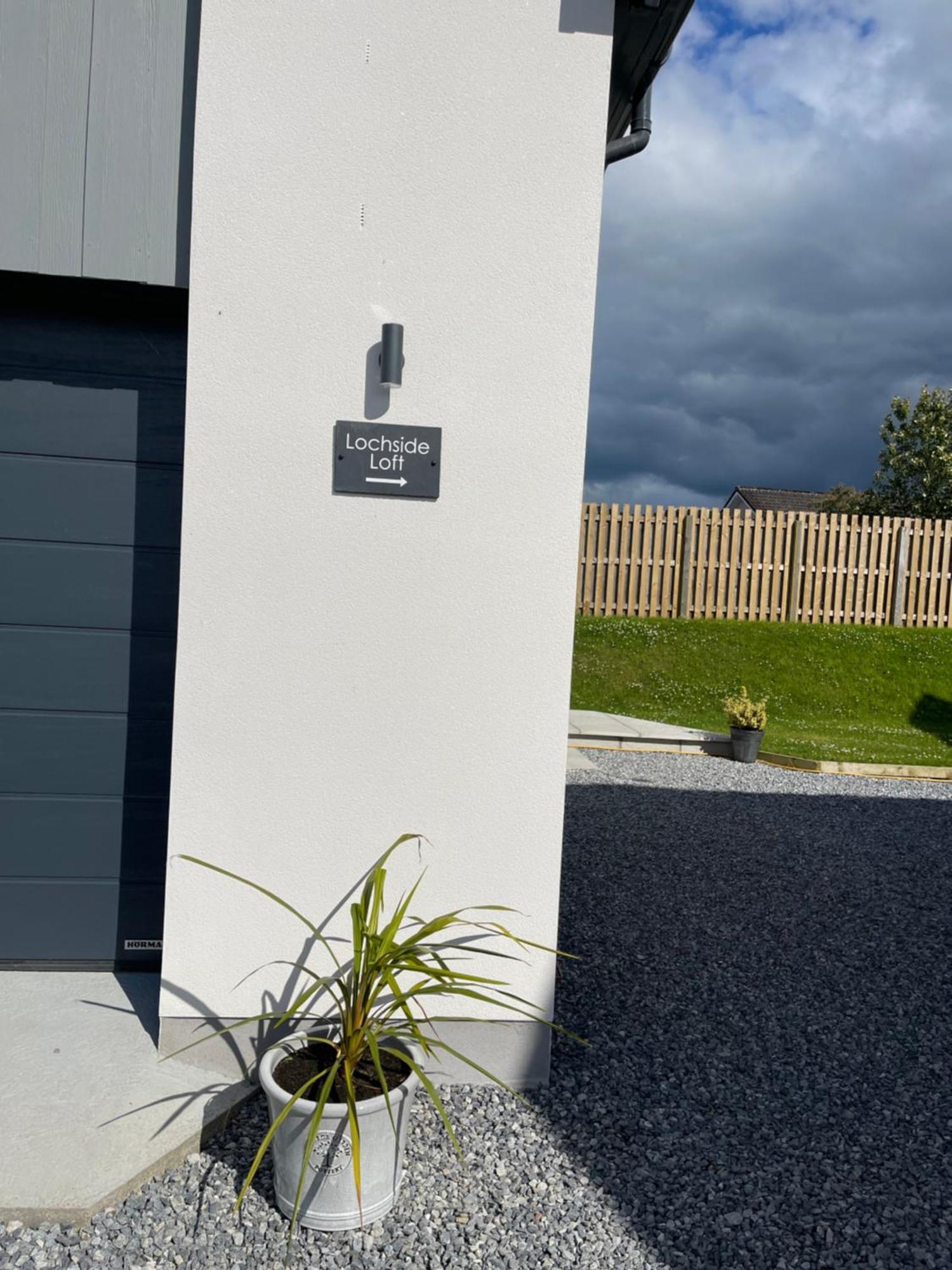 Lochside Loft - Self Catering Apartment For 2 In A Great Location For Inverness Airport And Both Cabot Highlands & Nairn Golf Courses Exteriör bild